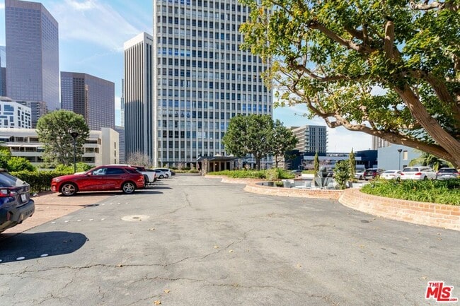 Building Photo - 800 W 1st St