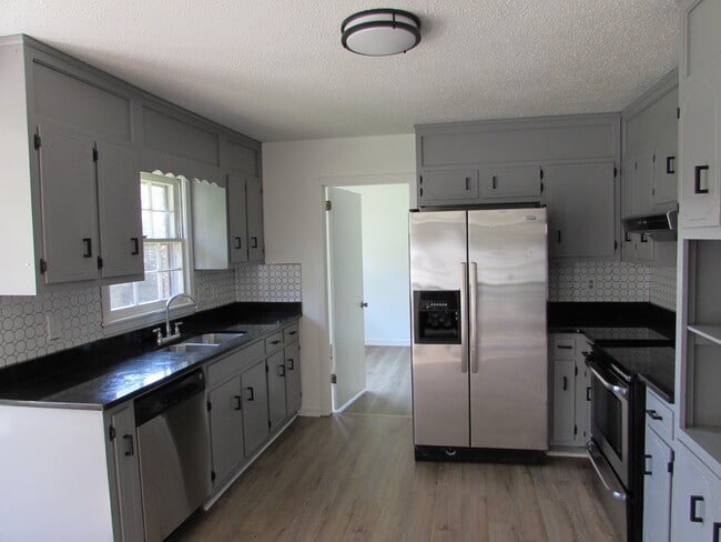 Primary Photo - 2200 Britain Ave SW
