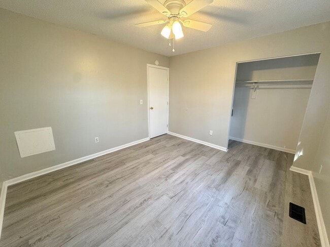 Building Photo - Myrtle Beach - 2 Bedroom / 1.5 Bathroom Townhome