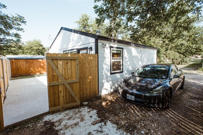 Building Photo - 1908 Morrow Ave