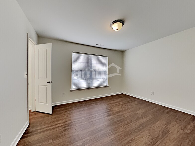 Building Photo - 3318 Diamond Ct