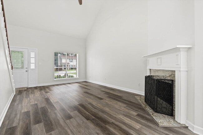 Building Photo - MOVE IN READY BEAUTY IN PINEHURST