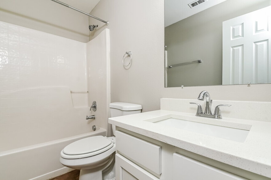 Building Photo - 10415 Opus Dr