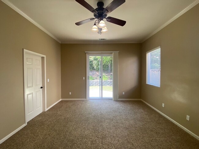 Building Photo - 4 bedroom in Paso Robles