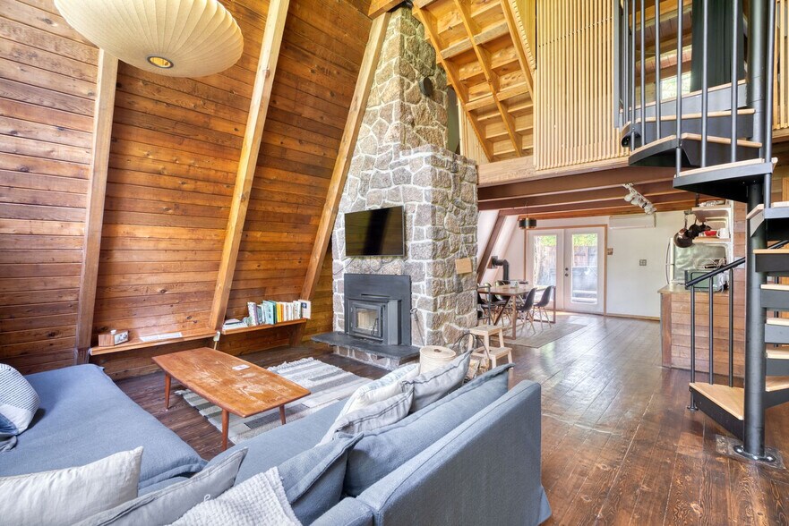 Building Photo - 25240 E Tigerlilly Dr