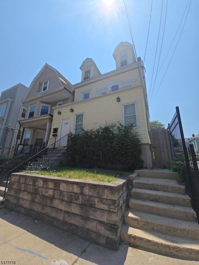 Building Photo - 350 13th Ave