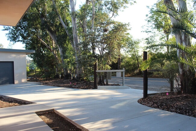 Building Photo - 1220 Rancho Dr