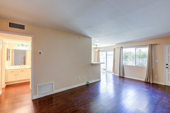 Building Photo - 4558 Willis Ave