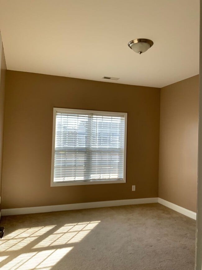 Building Photo - 223 Emerald Ridge Rd