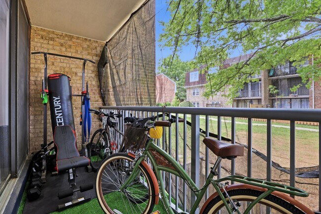 Building Photo - 742 Quince Orchard Blvd