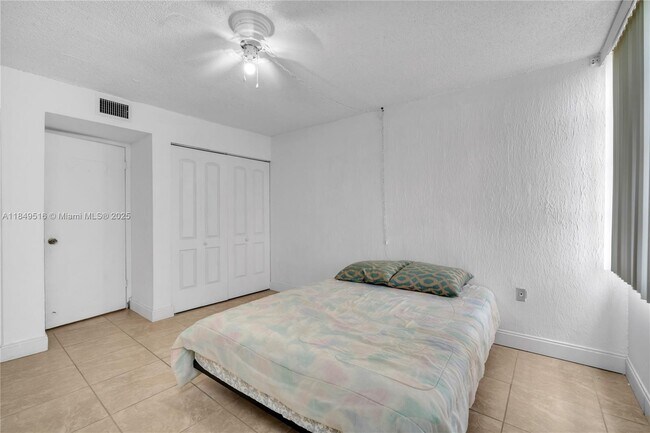 Building Photo - 10400 SW 108th Ave