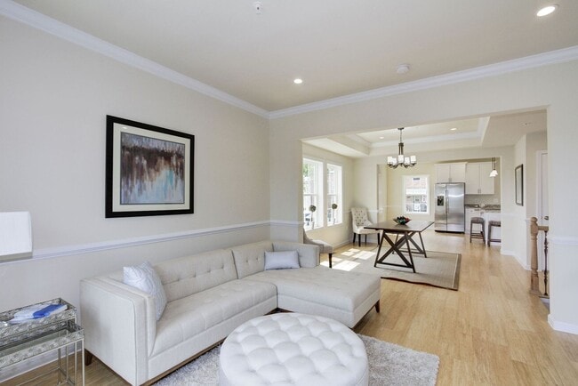 Building Photo - Gorgeous and Spacious Renovated 4br/3.5ba ...
