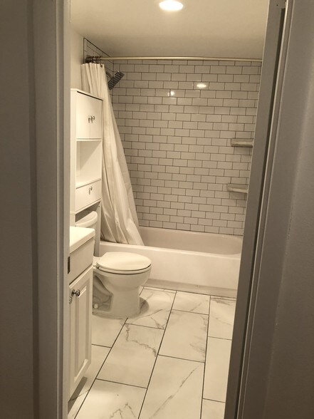 Bathroom studio #116 - 1301 20th St NW