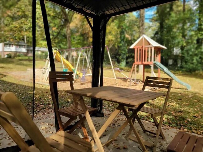 Building Photo - 3749 Pin Oak Cir