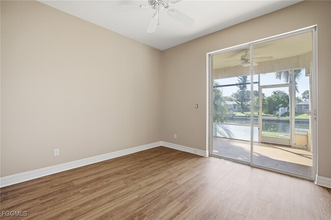 Building Photo - 1012 SE 5th Terrace