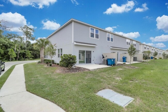Building Photo - 3010 Canary Ave