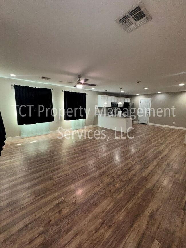 Building Photo - Newly Renovated Home With NO HOA on Large Lot