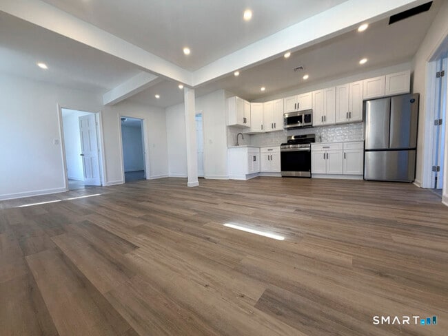 Building Photo - 30 Dora St