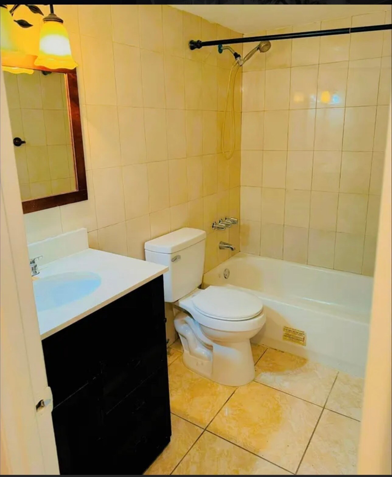 Building Photo - 492 NW 165th Street Rd