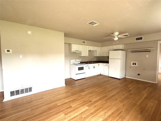 Building Photo - 1814 Spring Lake W