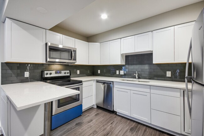 Building Photo - 935 La Posada Dr