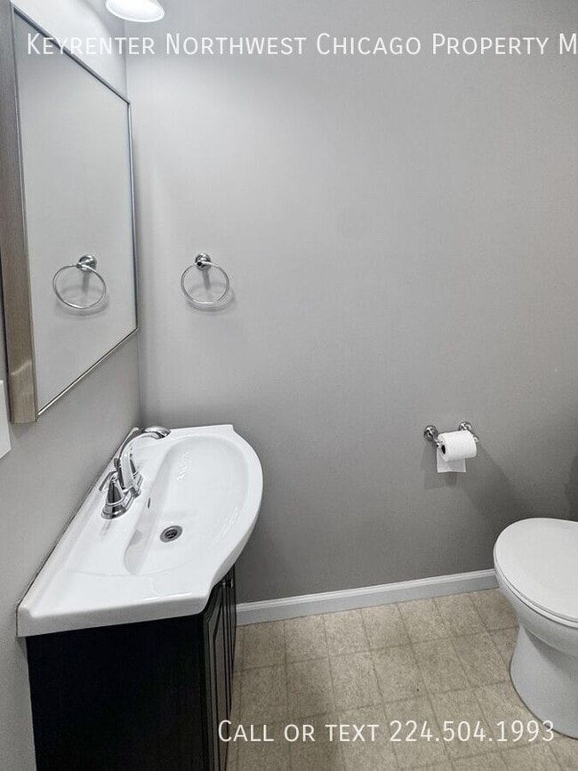 Building Photo - 5411 W Lake Shore Dr