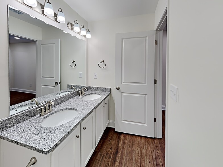 Building Photo - 3204 Brierhill Rd