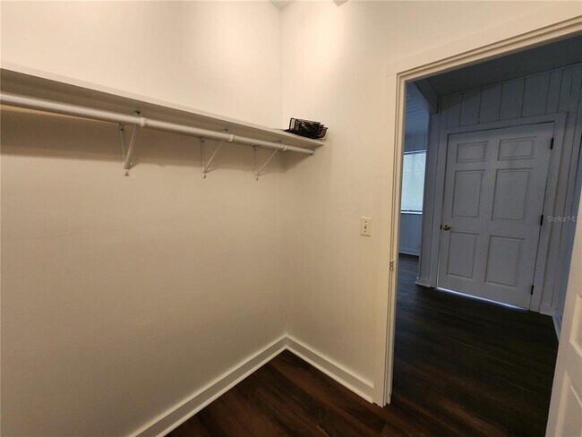 Building Photo - 120 SE 7th St