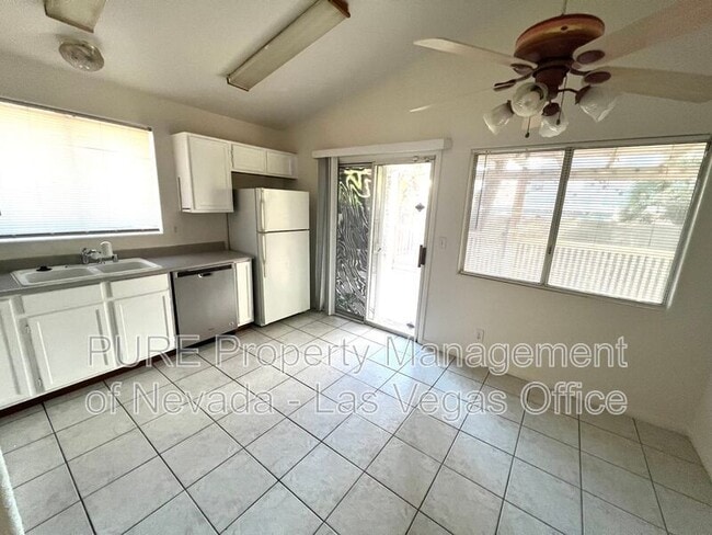 Building Photo - 5716 Grand Entries Dr