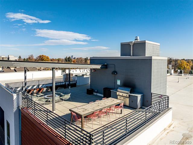 Building Photo - 2374 S University Blvd