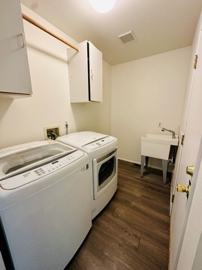 Building Photo - 3bd/2ba Duvall House