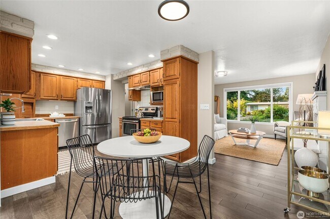 Building Photo - Classic Mid-Century Rambler with Modern Co...