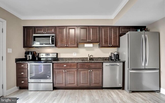 Building Photo - 577 Lancaster Pl