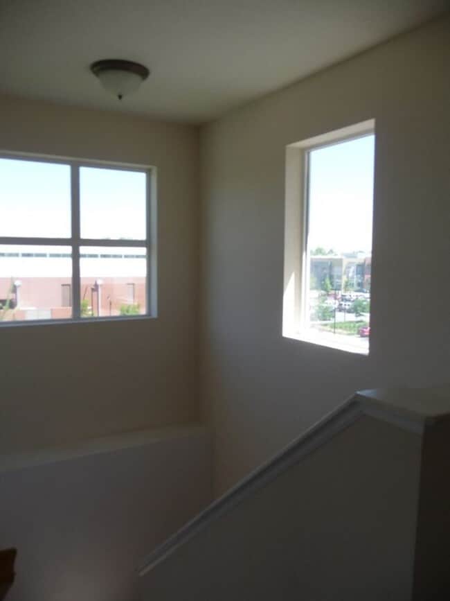 Building Photo - 2 Bed Highlands Townhome