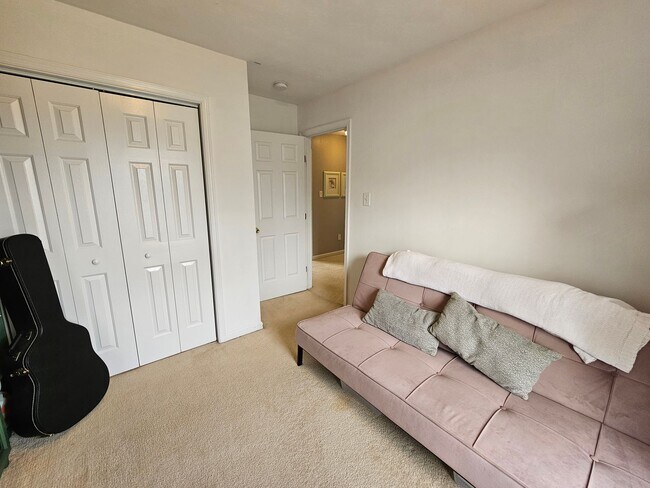 Building Photo - Ocean View East