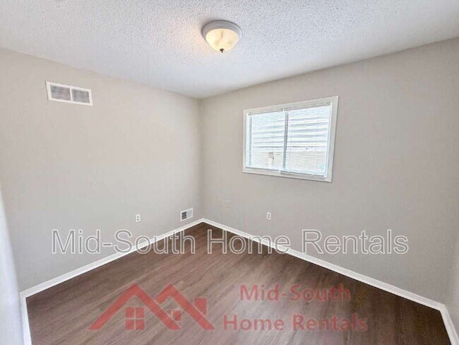 Building Photo - 729 Blackstone Ln
