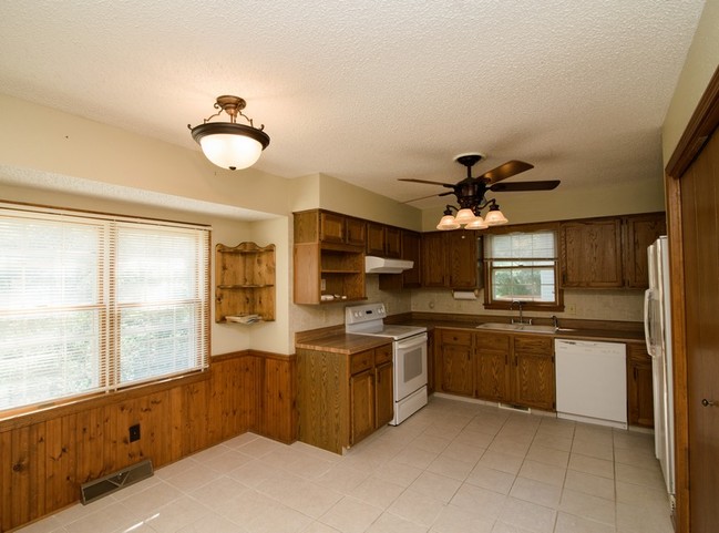 Building Photo - 2309 Colonial Hills Rd