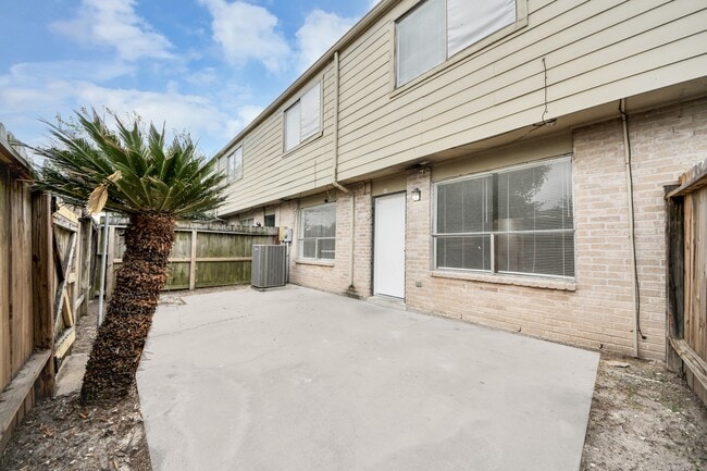 Building Photo - 15534 Weldon Dr