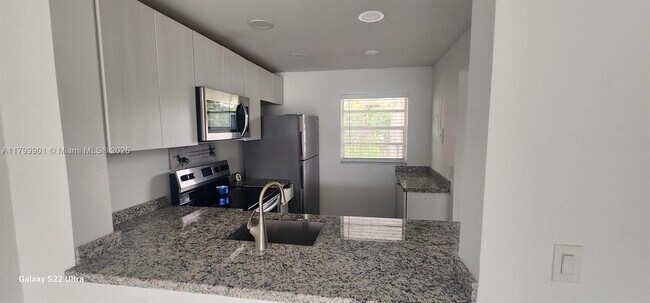 Building Photo - 9420 Poinciana Pl