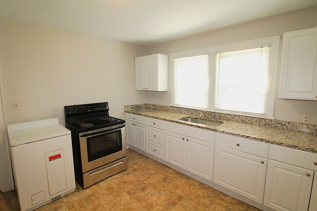 Building Photo - Charming home with updated Kitchen