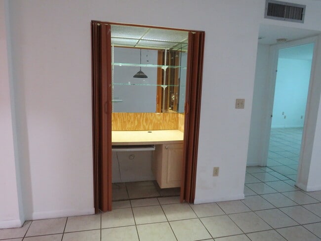 Building Photo - 16091 Blatt Blvd