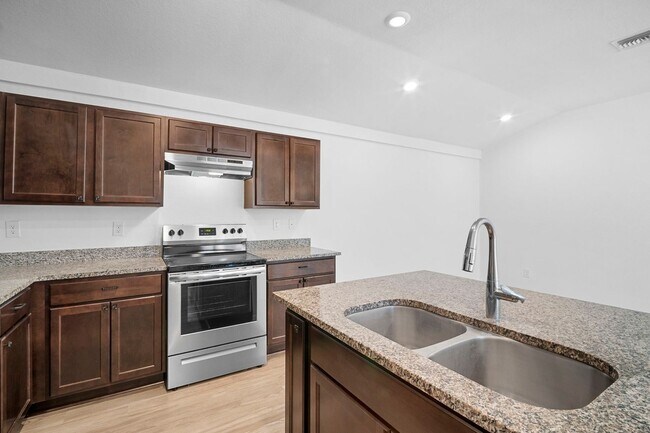 Building Photo - 341-343 Reeves St