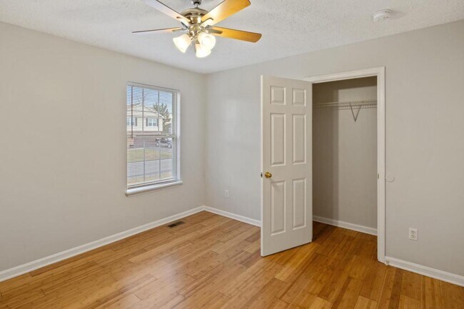 Building Photo - 359 Montgomery Cir