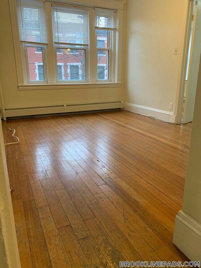 Building Photo - 208 Winthrop Rd