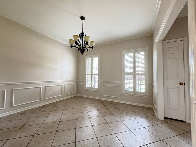 Building Photo - 6926 Hearthside Dr