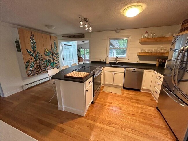 Building Photo - 52 Lawn Ave