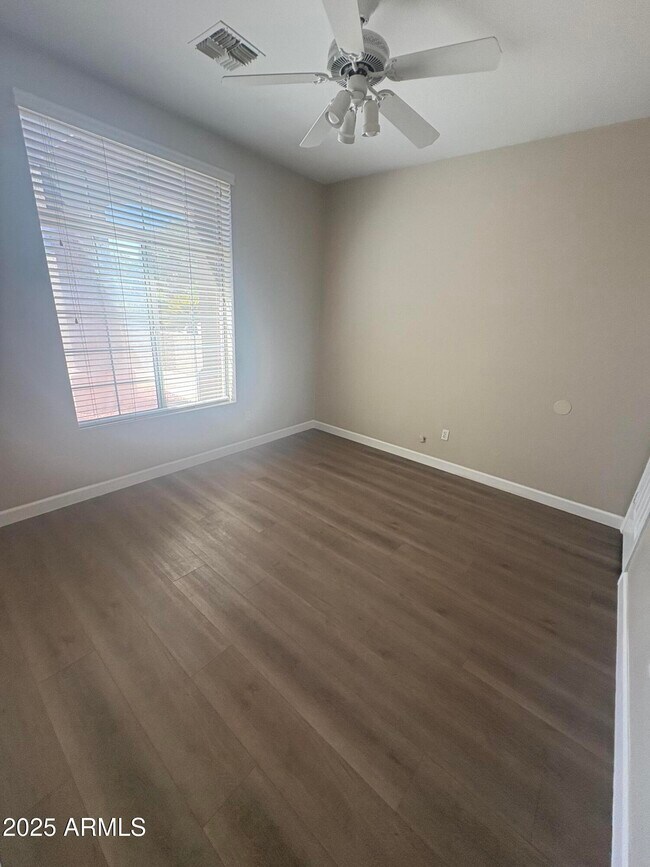 Building Photo - 918 S San Joaquin Ct