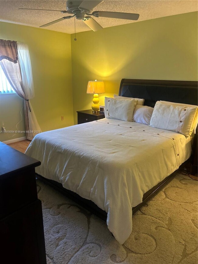 Building Photo - 1166 6th Ave