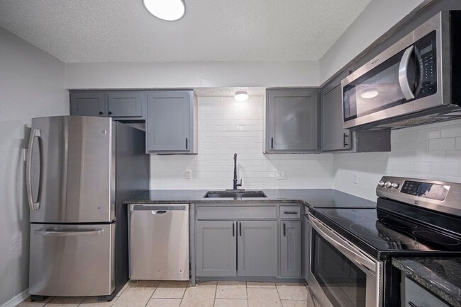 Building Photo - Diamond Villas