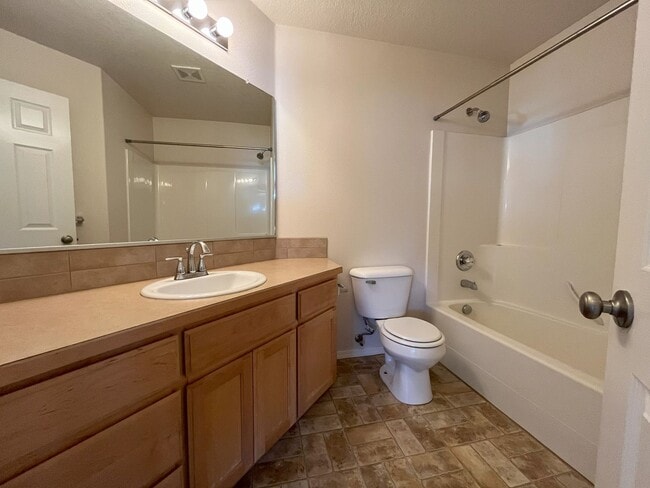 Building Photo - Welcome to this charming 3-bedroom, 3-bathroom home in Forest Grove!